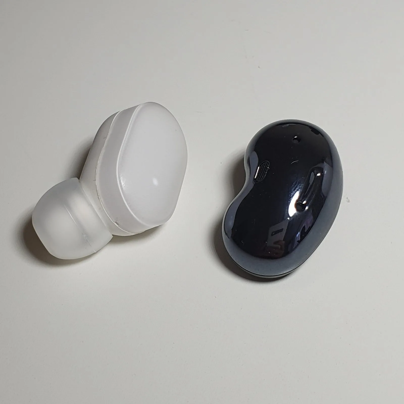 Galaxy Buds Live and Xiaomi Mi True Wireless earbuds