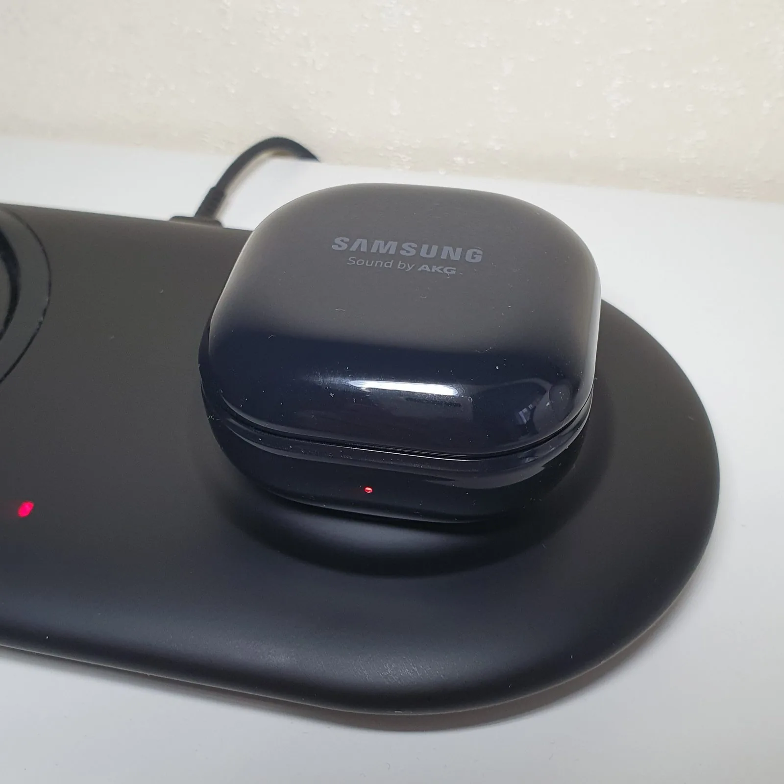 Galaxy Buds Live wireless charging