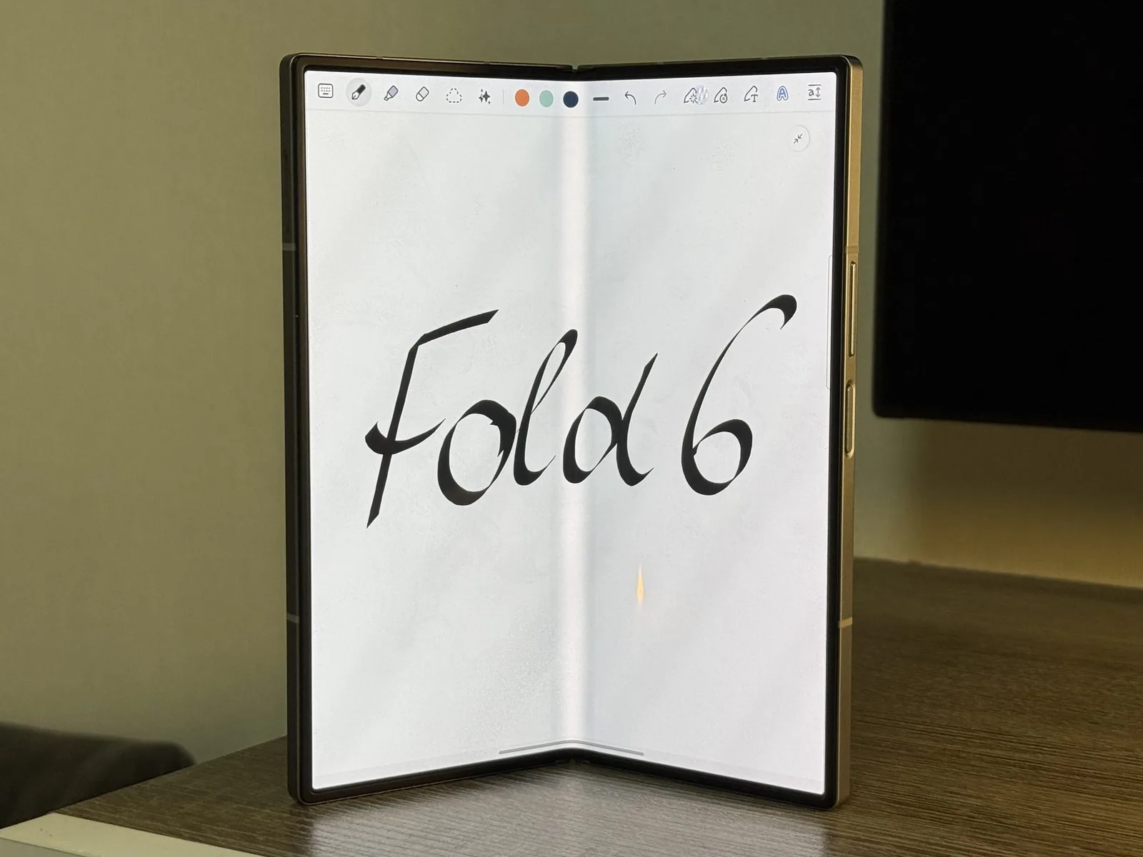 Galaxy Fold6 dizaino nuotrauka
