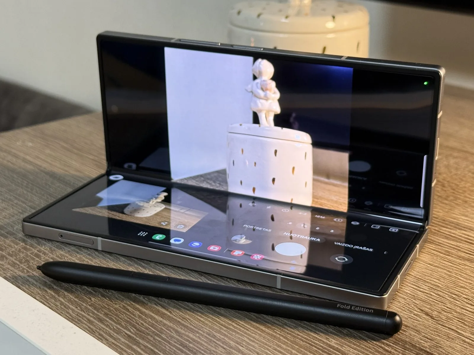 Galaxy Fold6 filmavimo pavyzdys