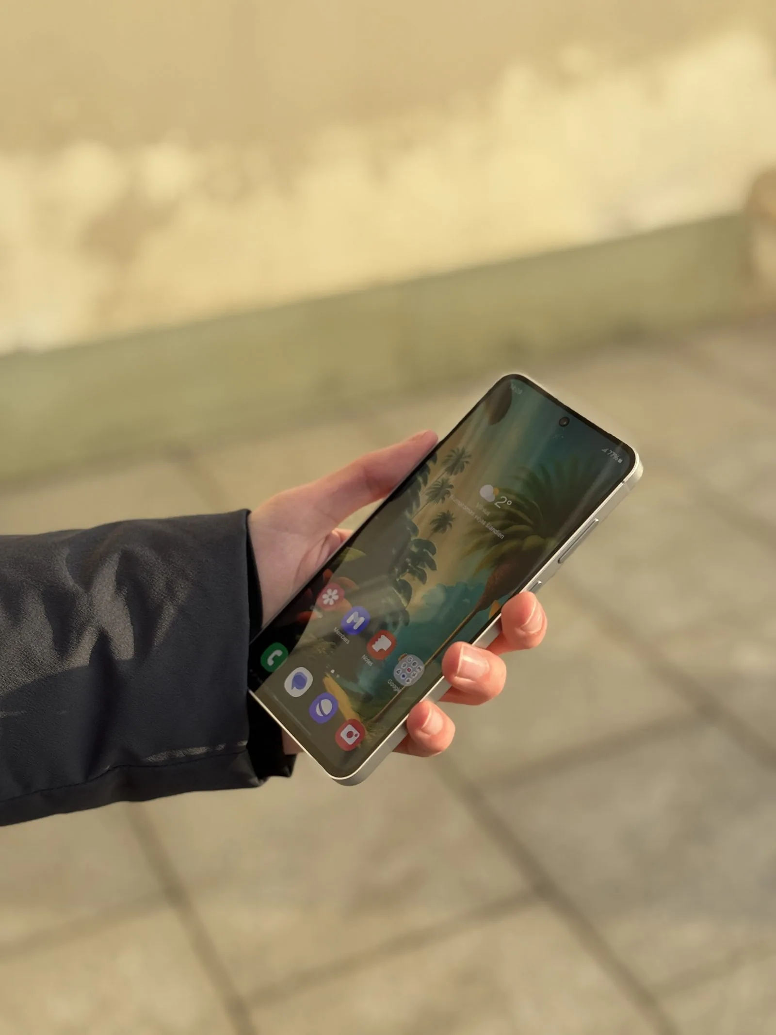 Circle to Search on the Galaxy S24 FE
