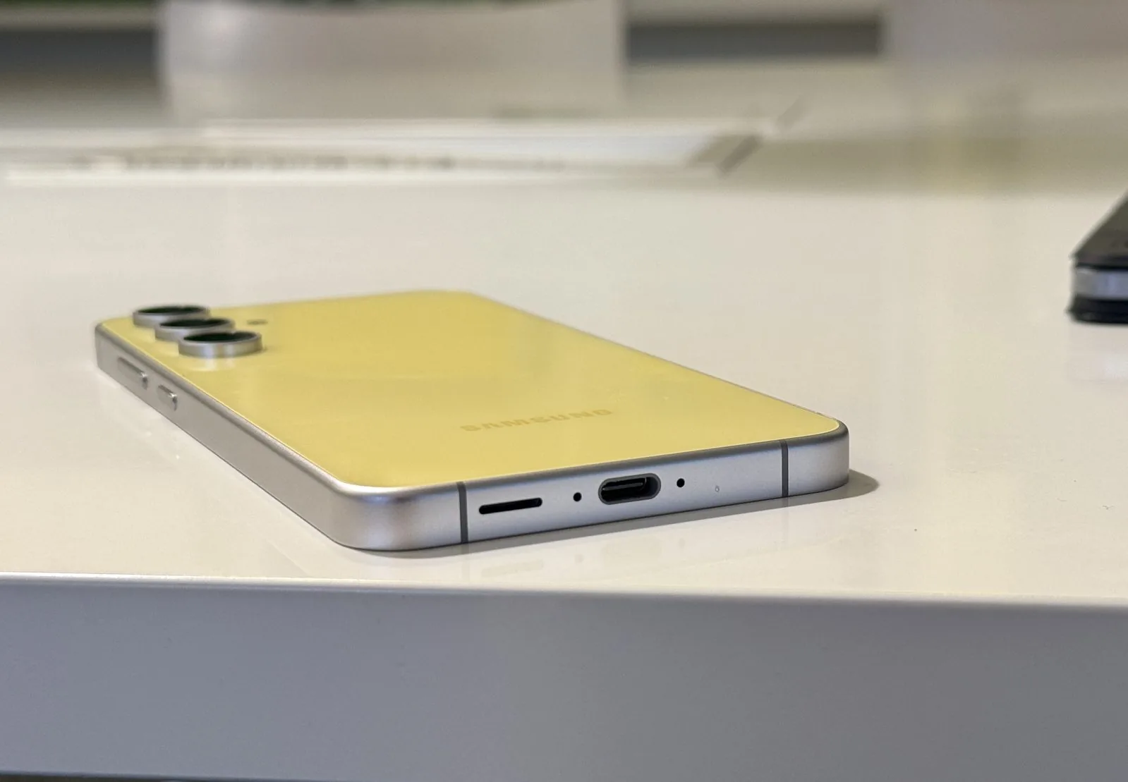 Galaxy S24 FE body